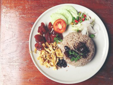 Karidesli Pilav pişirilir 