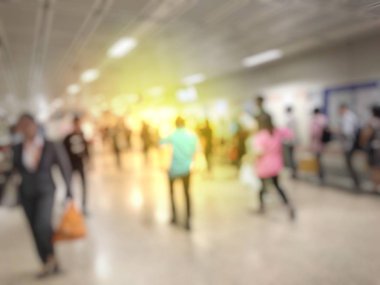 donanım mağaza veya depo kapalı ve açık tavan vantilatörleri, flushmount, çeşitli alışveriş insan bulanık görüntü gömme parça ışıklar, yol açtı. Vintage sesi ile birlikte ışık efekti.