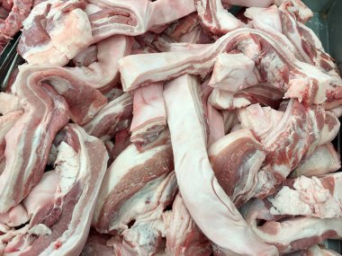 Taze çiğ çizgili domuz yağı süpermarket veya mağaza. Vintage sesi