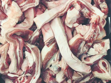 Taze çiğ çizgili domuz yağı süpermarket veya mağaza. Vintage sesi