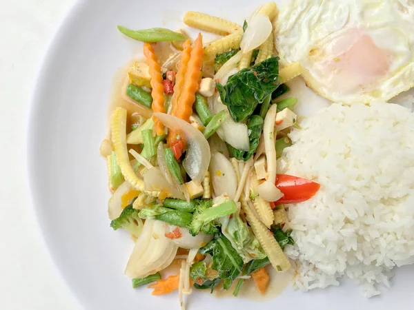 Rör Ner Mix Grönsaker Med Gravy Sås Och Thailändsk Stil — Stockfoto