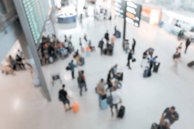 bulanık görüntü kalabalık kişi veya Uluslararası Havaalanı terminal ile ışık güzel bokeh uçuşta bir Bagaj ile yürüyüş yolcu seyahat, reklam ve kavram seyahat.