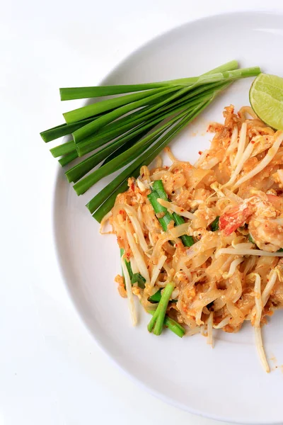 Almohadilla Tailandesa Fideos Arroz Fritos Con Camarones Plato Blanco Con — Foto de Stock