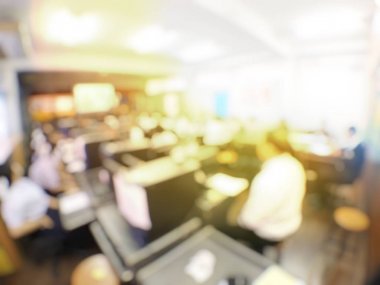 Bulanık öğrencilerin sınıfta eğitim kavramı. Sınıf öğrencileri Üniversitesi'nde. Ücretsiz eğitim. Takım öğretim.