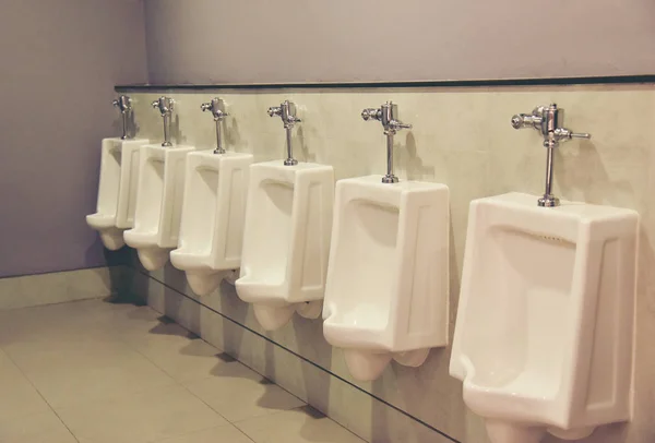 Toilettes Publiques Avec Pissoirs Cabines Urinoirs Dans Vieil Immeuble Réservé — Photo