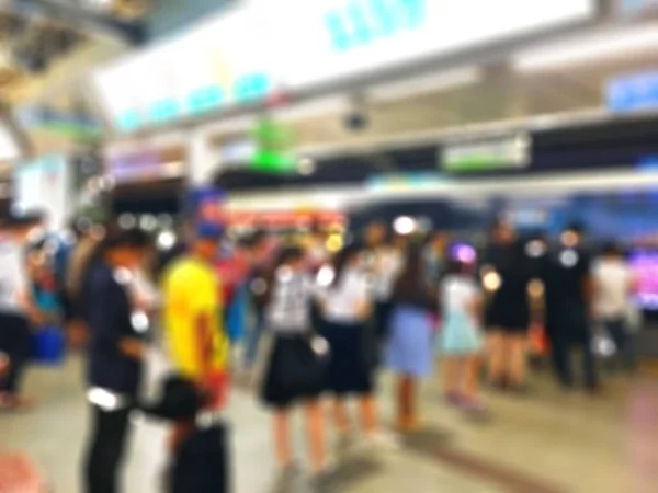 Pessoas Desfocadas Estação Ferroviária Conceito Viagem — Fotografia de Stock