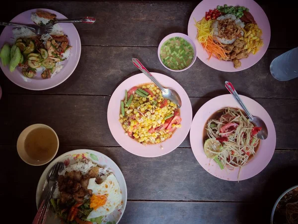 Thailändisches Essen Auf Holztisch Thai Stil Essen Blick Von Oben — Stockfoto