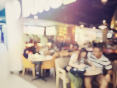 Fast food kavramı. İnsanlar yeme blurred. Vintage rengi.