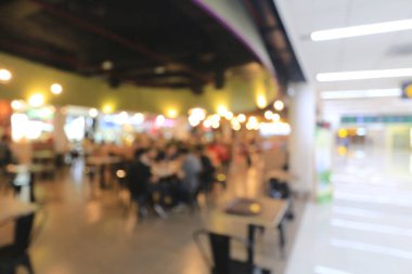 Arkaplan için covid 19 virüsü sırasında hiç insan olmayan soyut bulanık restoran iç mimarisi