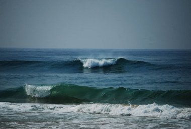 Okyanus dalgaları kırma 