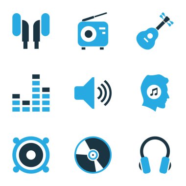 Multimedya renkli simgeler kümesi. Kulaklýklý mikrofon seti, müzik aşığı, hoparlör ve diğer öğeleri koleksiyonu. Ayrıca araç, kulaklık, ses gibi simgeler içerir.