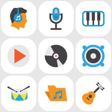 Multimedya düz simgeler kümesi. Portföy, Karaoke, hoparlör ve diğer öğeleri koleksiyonu. Ayrıca gitar, müzikal, megafon gibi simgeler içerir.