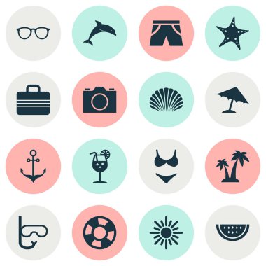 Sıcak Icons Set. Bikini, gözlük, kabuklu ve diğer öğeleri koleksiyonu. Ayrıca şemsiye, avuç içi, karpuz gibi simgeler içerir.