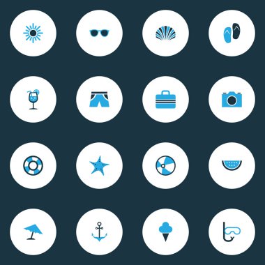 Sıcak renkli simgeler kümesi. Kamera, şort, Lifebuoy ve diğer öğeleri koleksiyonu. Ayrıca sembolleri böyle içerir olarak güneşli, yelken, rıhtım.