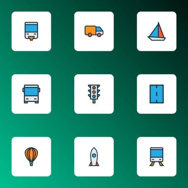 Sevkiyat simgeleri roket, yelkenli, tren ve diğer yönlü elementlerle renklendirildi. İzole edilmiş illüstrasyon sevkiyat simgeleri.
