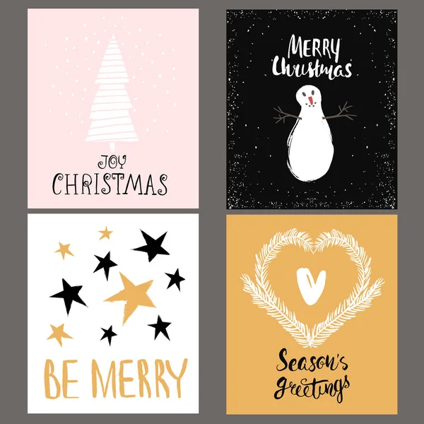 Conjunto de cuatro tarjetas de felicitación navideñas con elementos dibujados a mano, formas y una colección única de tarjetas navideñas manuscritas. Ilustración vectorial — Vector de stock