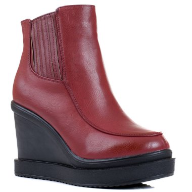 İzole platform üzerinde şık Ayakkabı