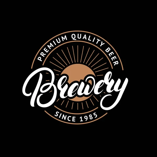 Brouwerij hand getrokken belettering logo, etiket, badge, embleem. — Stockvector