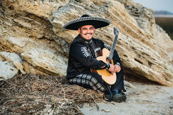 Músico en la costa. Mexicano — Foto de Stock