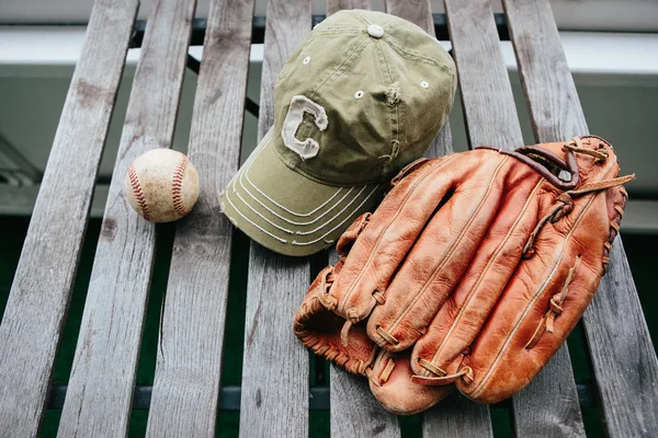 Primo piano delle attrezzature da baseball — Foto Stock