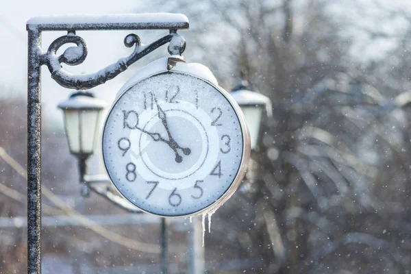 Frozen Outdoor Clock — Stock Photo, Image