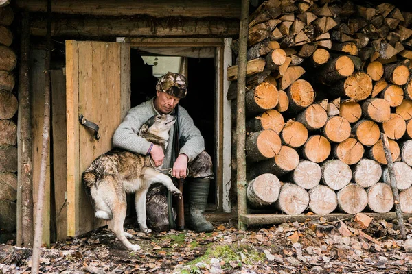 Férfi vadász és a kutya — Stock Fotó
