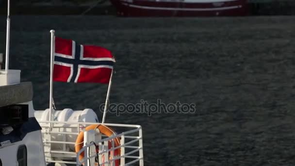 Norvegia bandiera montata su una barca — Video Stock