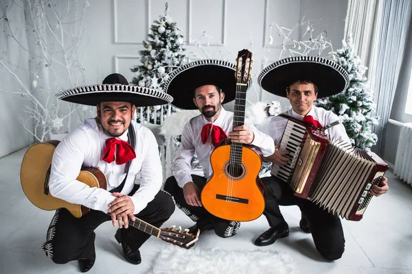 Mexikanische Musiker im Studio — Stockfoto