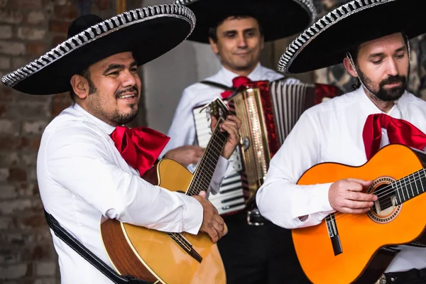 Músicos mexicanos no estúdio — Fotografia de Stock