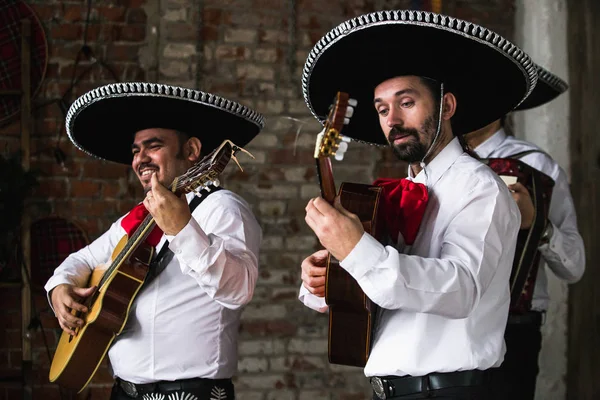 Músicos mexicanos no estúdio — Fotografia de Stock