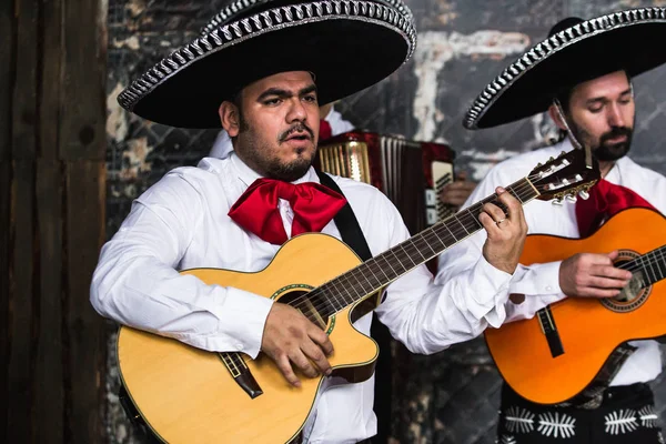 Mexikói zenészek a stúdióban — Stock Fotó
