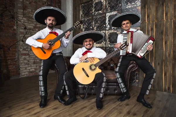 Músicos mexicanos no estúdio — Fotografia de Stock