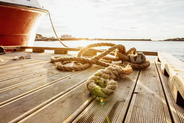 ボート、木製の桟橋 — ストック写真