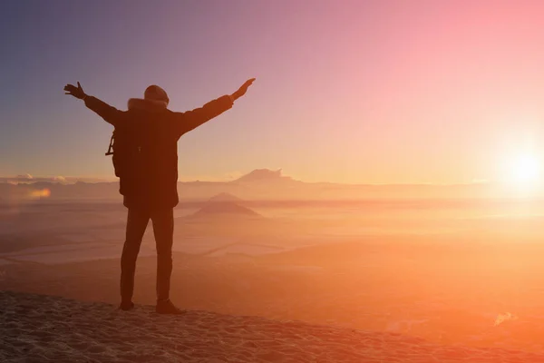 Male traveler is standing on top — Stock Photo, Image