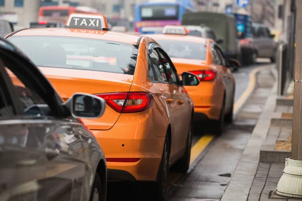 Taxi stand in a row — Stock Photo, Image