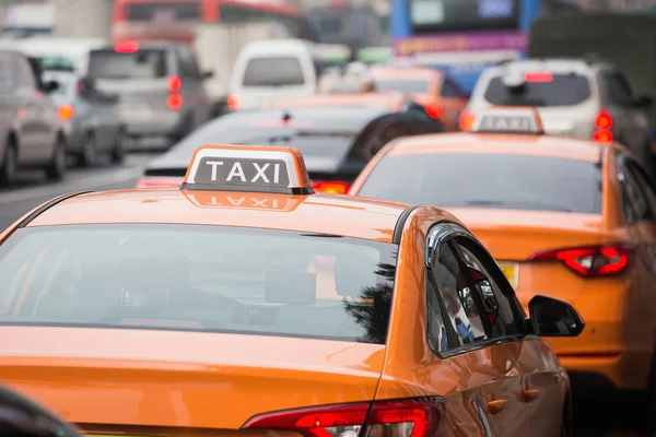 Taxi stand in a row — Stock Photo, Image