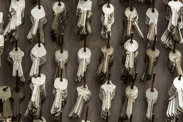 Tle puste klucze — Zdjęcie stockowe