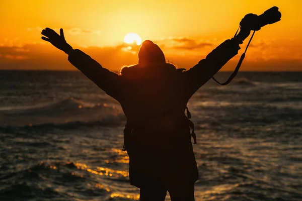 Voyageur touristique masculin avec un sac à dos — Photo