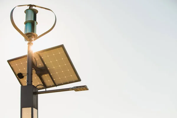 Paneles solares en el techo —  Fotos de Stock