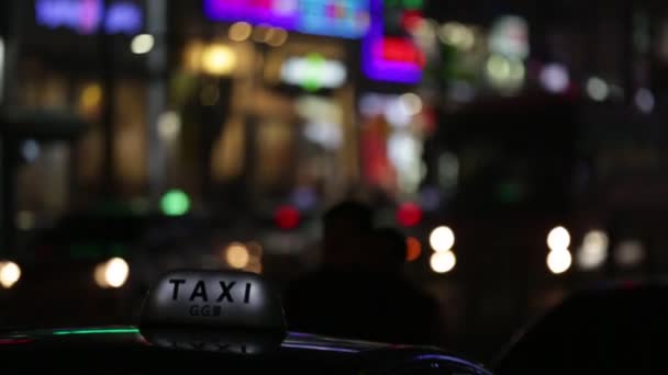 Panneau de taxi sur la voiture — Video