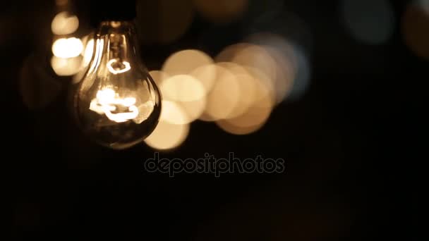 Light bulb on dark background — Stock Video