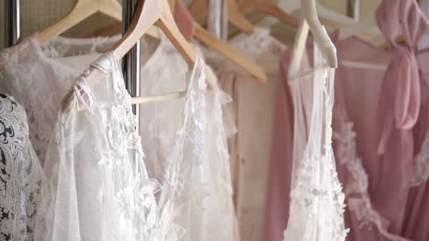 Ontwerper lace jurken — Stockvideo