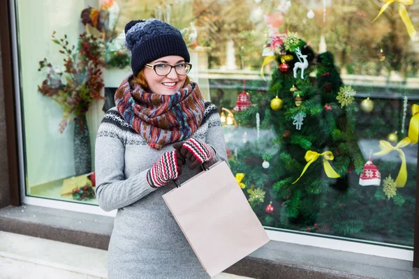 Mujer con regalos de Navidad —  Fotos de Stock