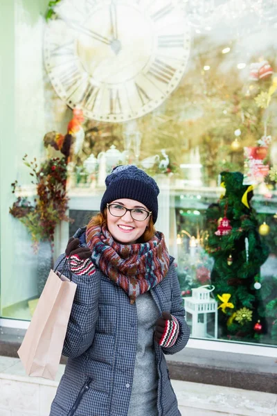 Mujer con regalos de Navidad —  Fotos de Stock