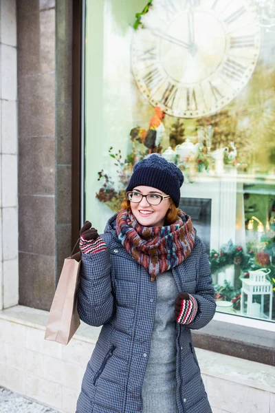 Mujer con regalos de Navidad —  Fotos de Stock