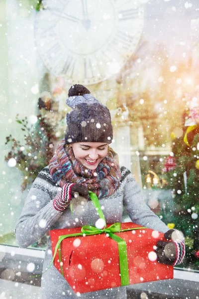 Mujer con regalos de Navidad —  Fotos de Stock