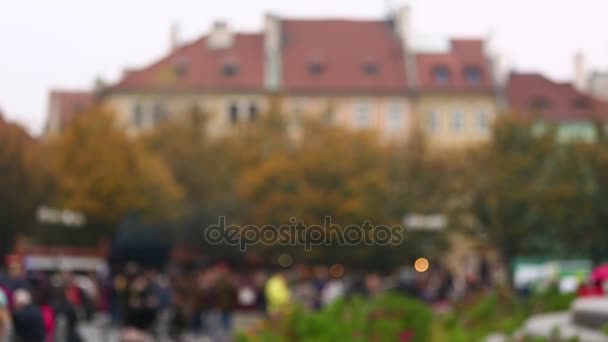 Touristes marchant dans le centre de Prague — Video