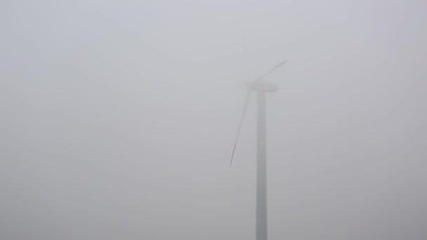 Современная ветряная турбина — стоковое видео