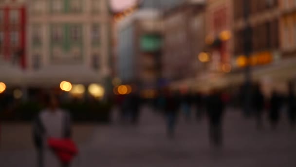 Tourists walking in center of Wroclaw — Stock Video