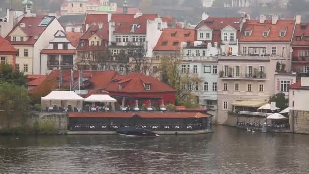 Antik kent Prag ve Vltava Nehri — Stok video